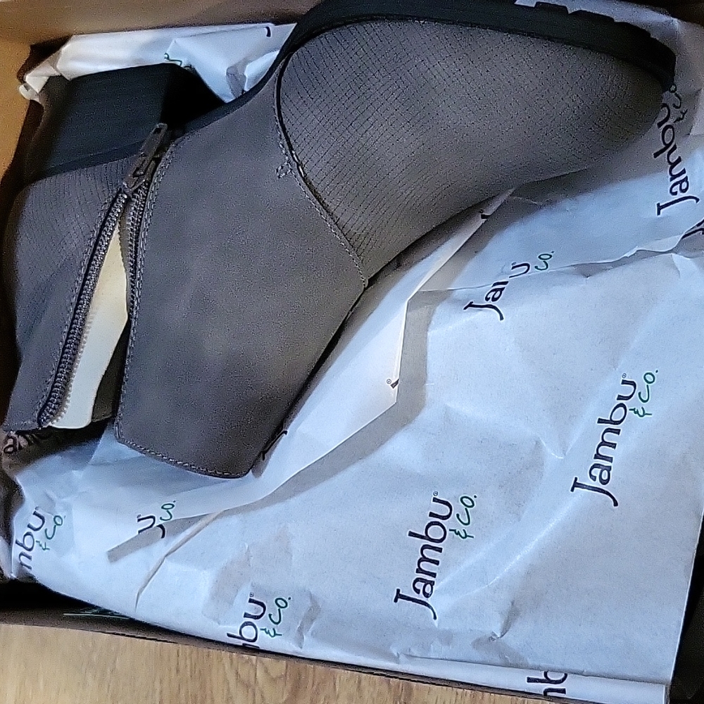 Brand New womens bootie